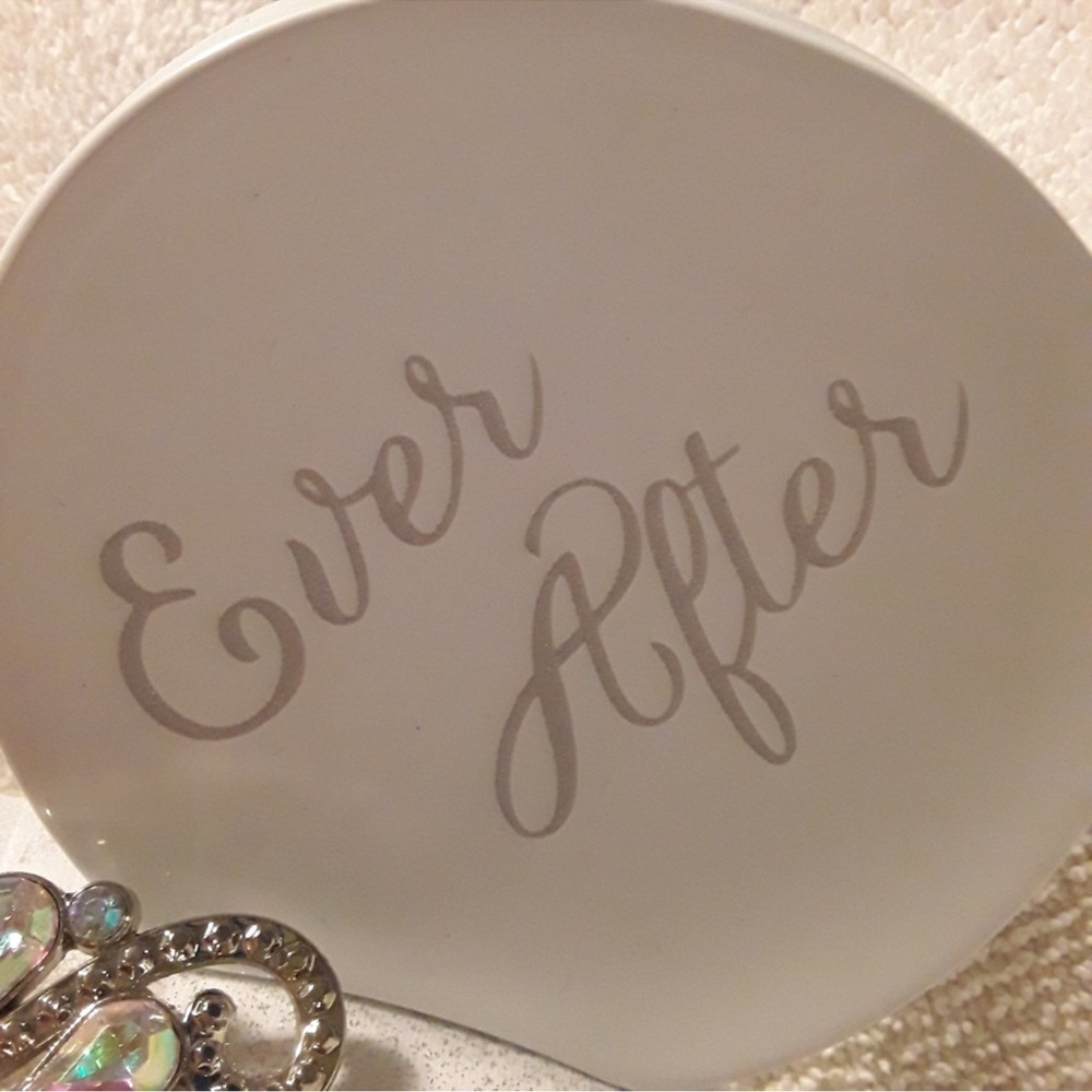 Disney Minnie’s Wedding Bridal Veil Hat. NWT - Picture 4 of 6